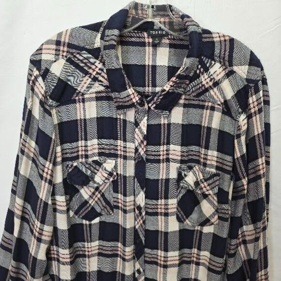Torrid Shirt Plus Size 4 4X Blue Pink Plaid Rayon Button Front Long Sleeve Soft - Picture 2 of 10